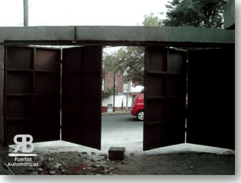 RB Puertas Automáticas | Puerta Plegadiza ::